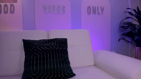 Stacy Woods online show from 04-09-26, 12:10