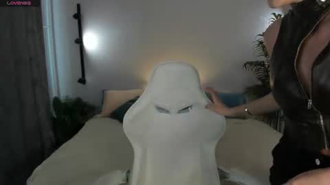 Stacy Mon Tue Wed Thu Fri Sun GMT GMT 3 1000am - 0400pm  online show from 07-23-26, 08:45