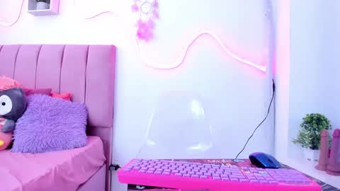 estecy online show from 09-24-25, 02:42