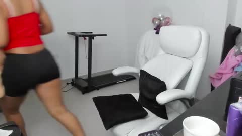 Zulma Yisset online show from 12-17-25, 03:01