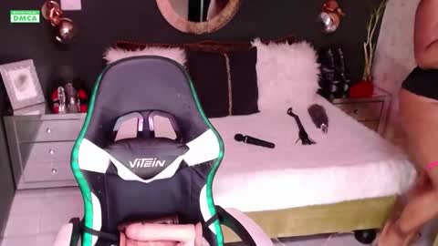 Snapshot of starhappy chatting on 09-14-25, 01:38 Welcome Im VICTORIA Your love is my passion activate my love and moaning with your tips and enjoy with me online show from 09-14-25, 01:38