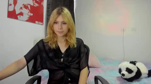 Snapshot of starmoonly chatting on 11-30-25, 10:25 starmoonly online show from 11-30-25, 10:25