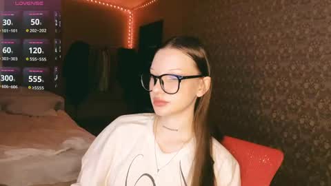 Snapshot of starrymira chatting on 03-22-26, 03:32 Alice online show from 03-22-26, 03:32