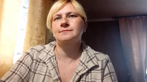 Snapshot of starvibe1010 chatting on 05-31-26, 10:11 Helen online show from 05-31-26, 10:11