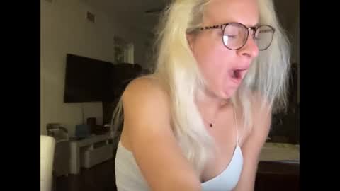 Snapshot of stassiethatsororitygirl chatting on 10-08-25, 09:18 Stassiethatsororitygirl online show from 10-08-25, 09:18