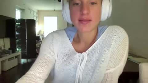 Snapshot of stassiethatsororitygirl chatting on 10-16-25, 01:56 Stassiethatsororitygirl online show from 10-16-25, 01:56