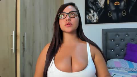 Snapshot of staywithme_x chatting on 09-20-25, 03:18 Melany online show from 09-20-25, 03:18