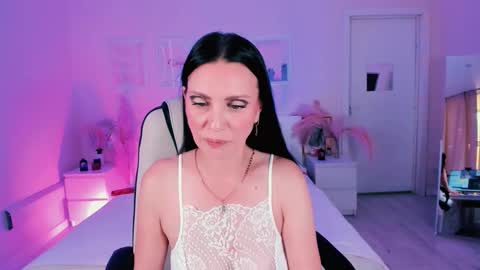 Snapshot of steaflers_mom chatting on 10-19-25, 07:09 steaflers_mom online show from 10-19-25, 07:09