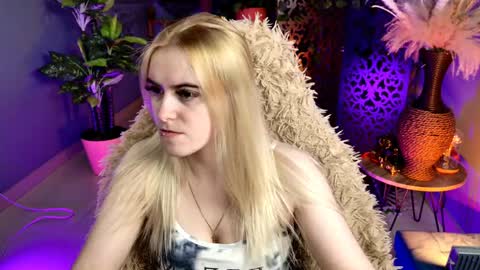 Snapshot of stef_nicks chatting on 05-10-26, 09:03 stef_nicks online show from 05-10-26, 09:03