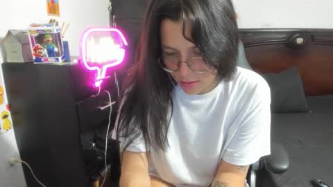 Snapshot of stefan_litleee chatting on 01-10-26, 01:29 julieth-cancer online show from 01-10-26, 01:29