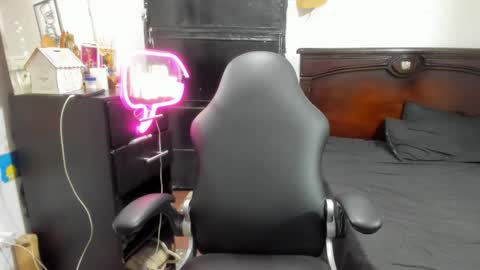 Snapshot of stefan_litleee chatting on 02-27-26, 01:16 julieth-cancer online show from 02-27-26, 01:16