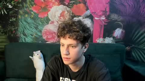 Esrefan online show from 04-12-26, 07:41