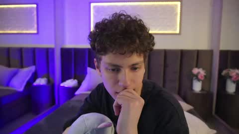 Esrefan online show from 04-21-26, 01:42