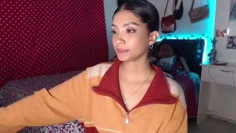 Im MiaIts my first day here  online show from 12-26-24, 06:09