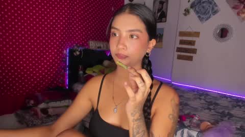 Im MiaIts my first day here  online show from 01-12-25, 02:24