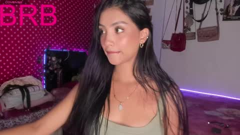 Im MiaIts my first day here  online show from 01-13-25, 03:12