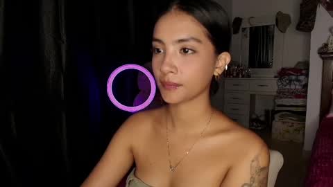 Im MiaIts my first day here  online show from 09-11-25, 12:44