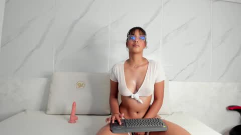 Snapshot of stefany_lure chatting on 05-12-26, 08:17 Stefany Lure online show from 05-12-26, 08:17