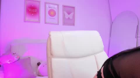 Snapshot of steff_london chatting on 02-09-25, 11:25 Steff online show from 02-09-25, 11:25