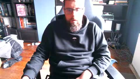 Snapshot of stefffg chatting on 10-25-25, 02:13 MeStef online show from 10-25-25, 02:13