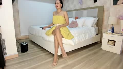 Snapshot of stefi_alizon chatting on 06-16-26, 01:19 Zuly online show from 06-16-26, 01:19