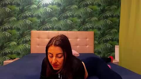 Snapshot of stella_john chatting on 02-13-25, 04:43 Stella John online show from 02-13-25, 04:43