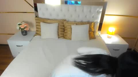 Stella Nelson online show from 10-15-25, 06:57