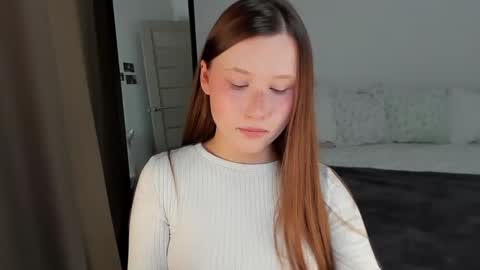 stella_sunny online show from 12-21-24, 05:40