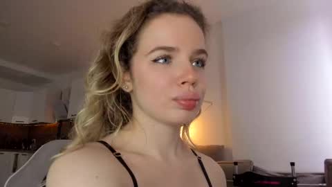 Asella online show from 03-05-25, 11:38