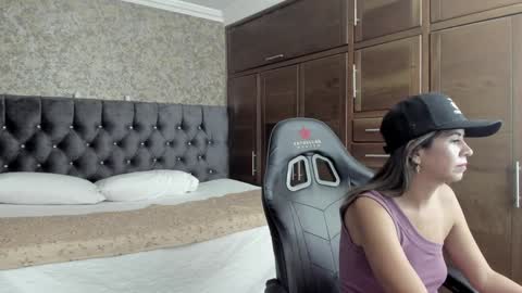 Snapshot of stella_xue chatting on 01-18-25, 11:55 Estella online show from 01-18-25, 11:55