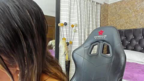 Snapshot of stella_xue chatting on 01-28-25, 11:50 Estella online show from 01-28-25, 11:50