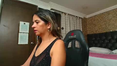 Snapshot of stella_xue chatting on 09-08-25, 07:35 Estella online show from 09-08-25, 07:35