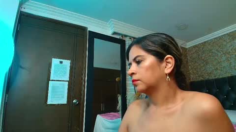 Snapshot of stella_xue chatting on 09-13-25, 08:52 Estella online show from 09-13-25, 08:52