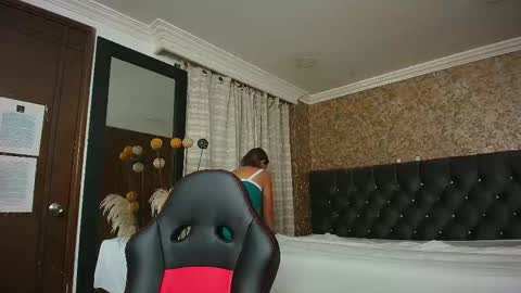 Snapshot of stella_xue chatting on 09-15-25, 10:21 Estella online show from 09-15-25, 10:21