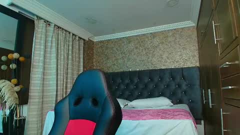 Snapshot of stella_xue chatting on 09-16-25, 10:11 Estella online show from 09-16-25, 10:11