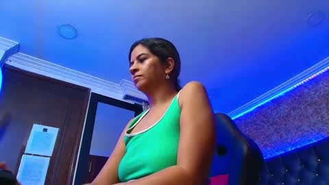 Snapshot of stella_xue chatting on 09-27-25, 09:42 Estella online show from 09-27-25, 09:42