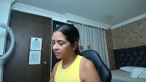 Snapshot of stella_xue chatting on 10-18-25, 09:26 Estella online show from 10-18-25, 09:26