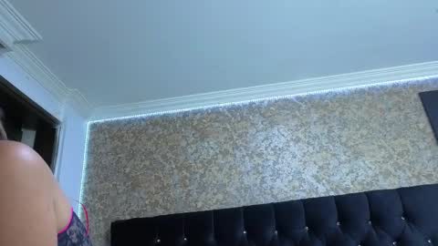 Snapshot of stella_xue chatting on 11-10-25, 12:09 Estella online show from 11-10-25, 12:09