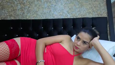 Snapshot of stella_xue chatting on 11-11-25, 10:43 Estella online show from 11-11-25, 10:43