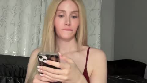 Stella Bella online show from 09-17-25, 03:30