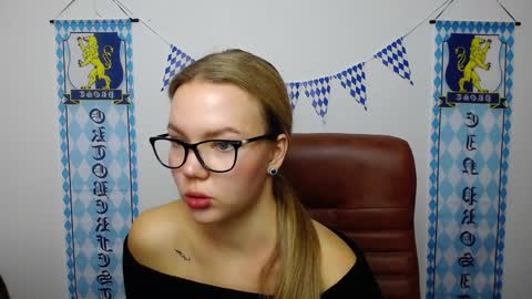 Snapshot of stellalights chatting on 10-08-25, 08:01 stellalights online show from 10-08-25, 08:01