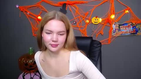 Snapshot of stellalights chatting on 10-15-25, 06:46 stellalights online show from 10-15-25, 06:46