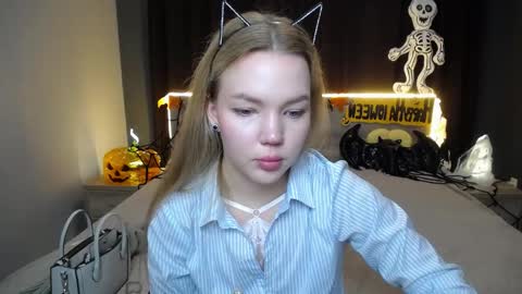 Snapshot of stellalights chatting on 10-20-25, 12:05 stellalights online show from 10-20-25, 12:05