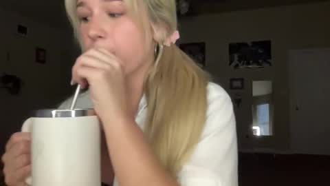 Snapshot of stellaraexox chatting on 10-15-25, 12:11 stellaraexox online show from 10-15-25, 12:11