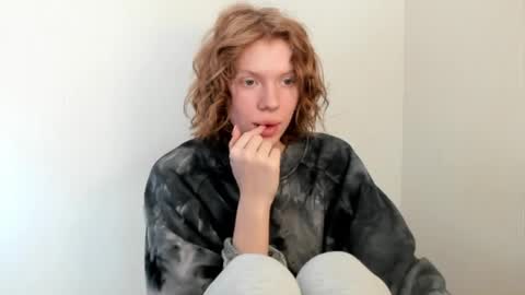 Snapshot of stellaswen chatting on 10-02-25, 09:05 S T E L L A online show from 10-02-25, 09:05