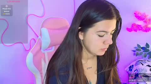 Snapshot of stepha_sweet chatting on 05-19-26, 03:02 Emma online show from 05-19-26, 03:02