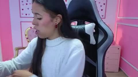 Stephania online show from 10-21-25, 12:28