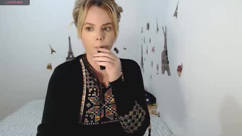 Stephanie   online show from 10-17-25, 10:07