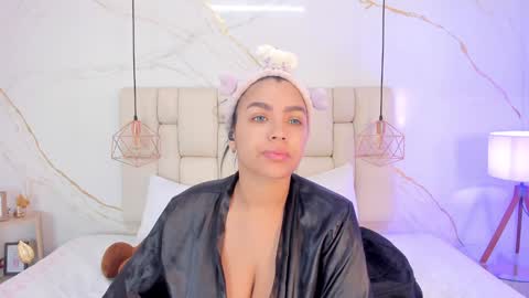 Snapshot of stephanysc chatting on 12-10-24, 10:37 Stefanny online show from 12-10-24, 10:37