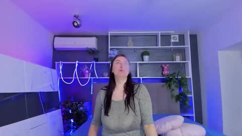 Stephie online show from 04-27-26, 05:16